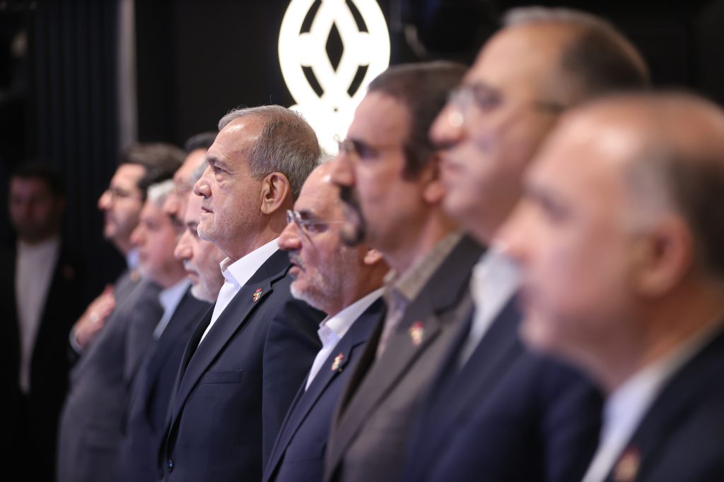  تعامل و مراوده با دیگر کشورها و ملت‌ها رمز اصلی رشد و پیشرفت است
